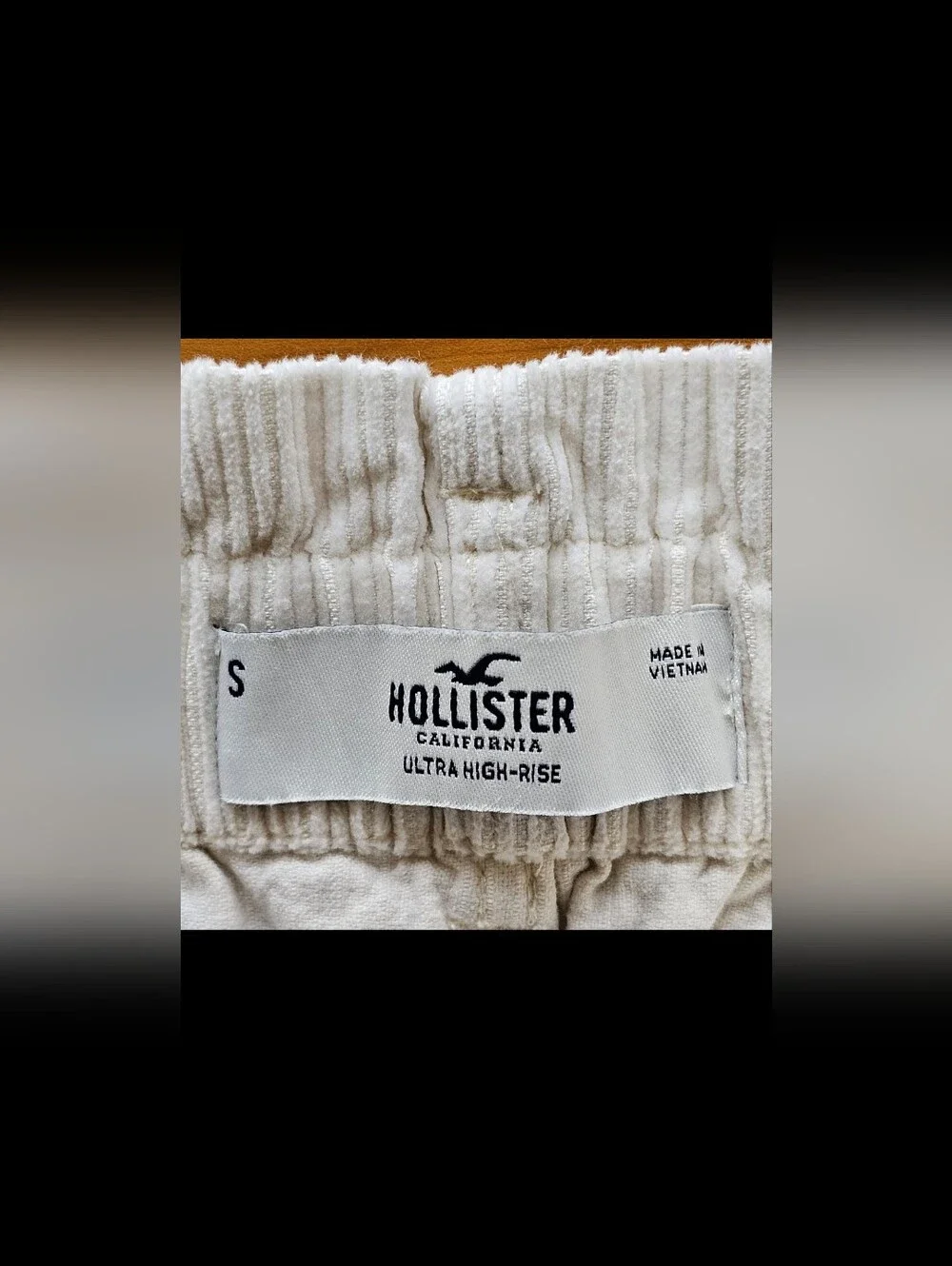 Hollister Ultra High Rise Cream Corduroy Shorts‎ Women's Size S